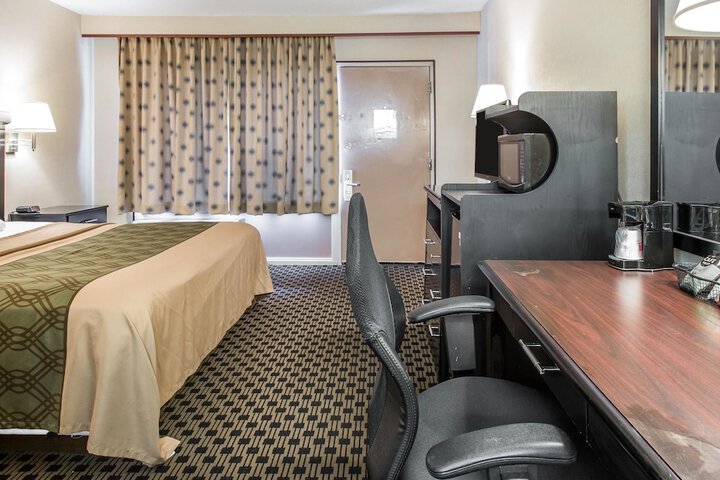 Room 26 of 38