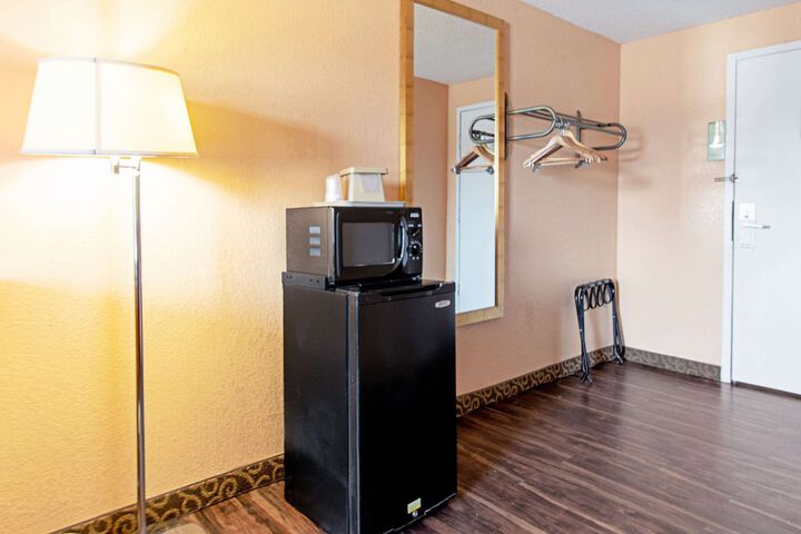 Room 4 of 18