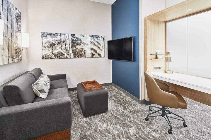Room 15 of 36
