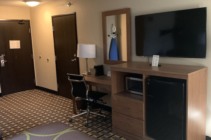 Room 28 of 60
