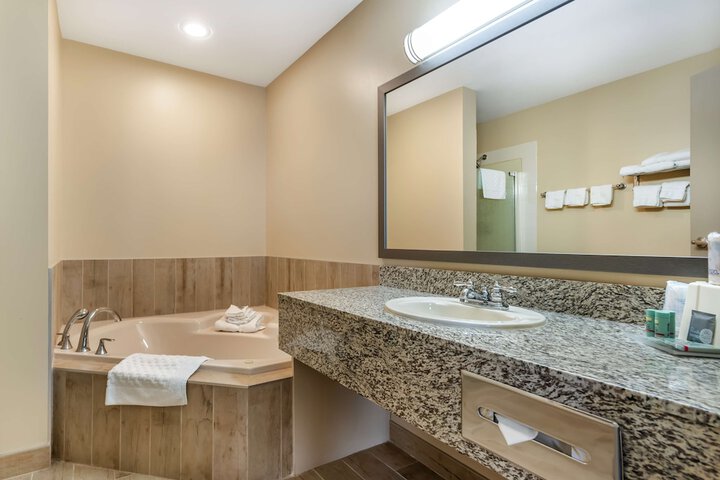 Best Western Strathmore Inn