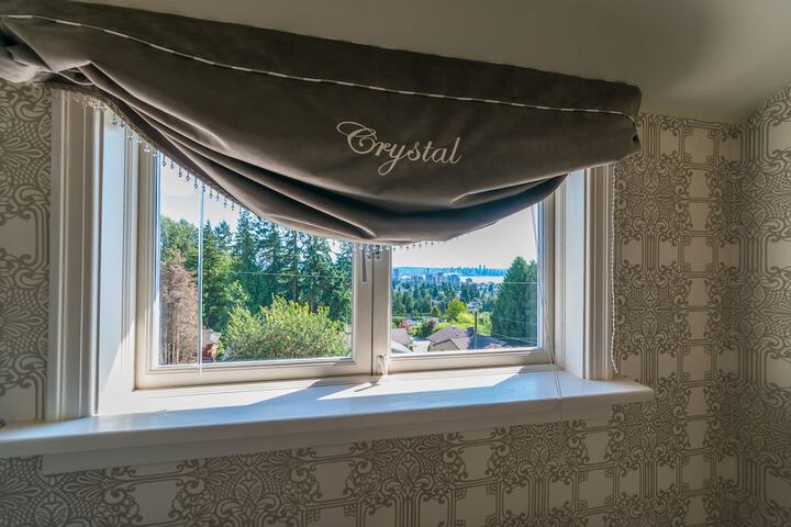 Crystals View Bed & Breakfast