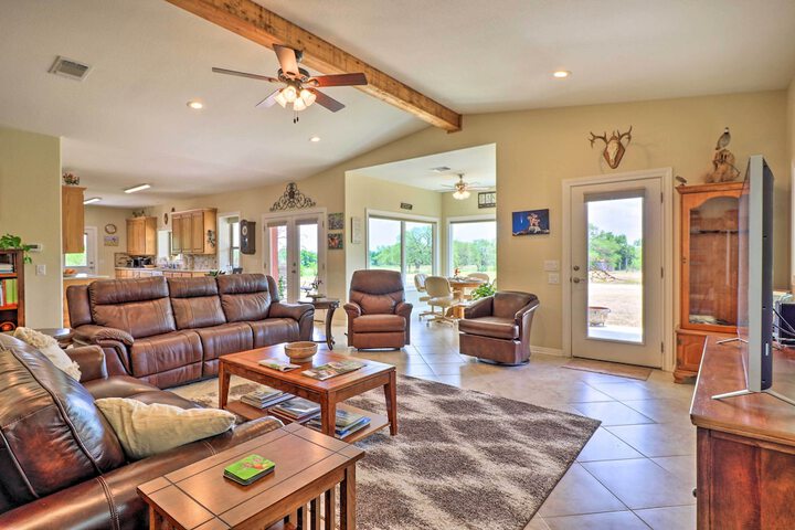 Bertram Ranch Property w / Patio & Gas Grill!
