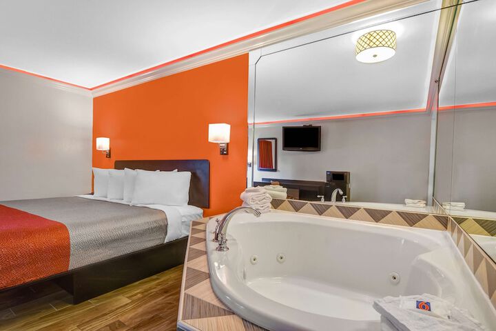 Room 15 of 25