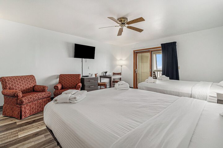 Snyders Shoreline Inn