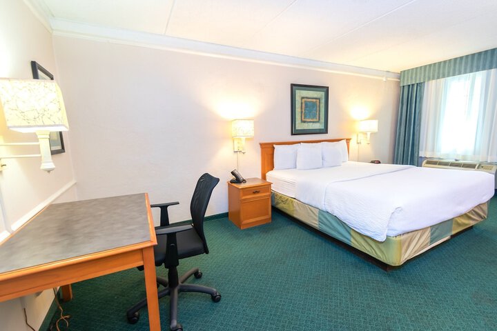 Room 28 of 47
