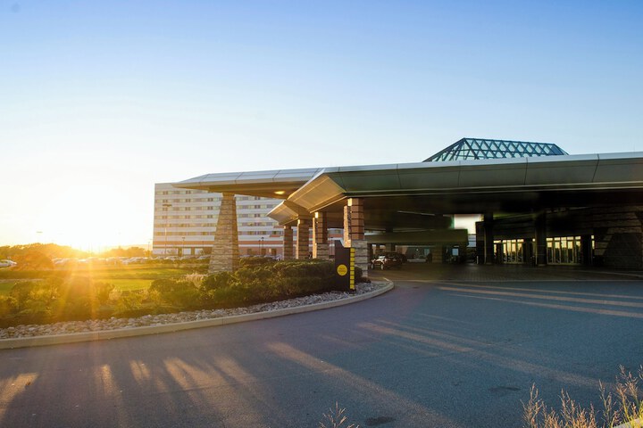 Mohegan Pennsylvania Casino Resort - Adults Only 21+