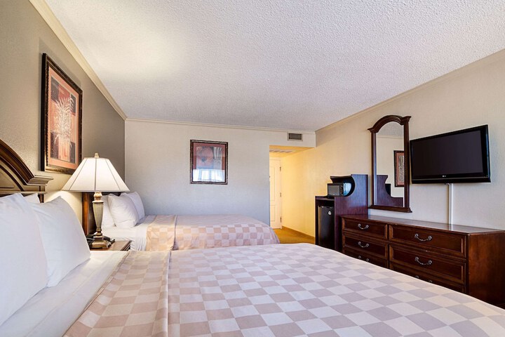 Room 21 of 47