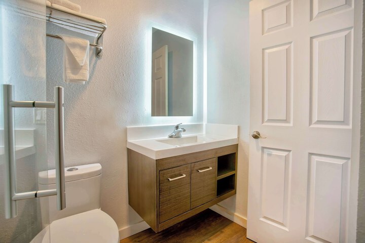 Studio 6 Suites Albany OR