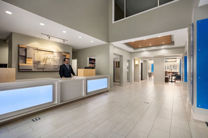 Holiday Inn Express & Suites Philadelphia - Mt. Laurel by IHG