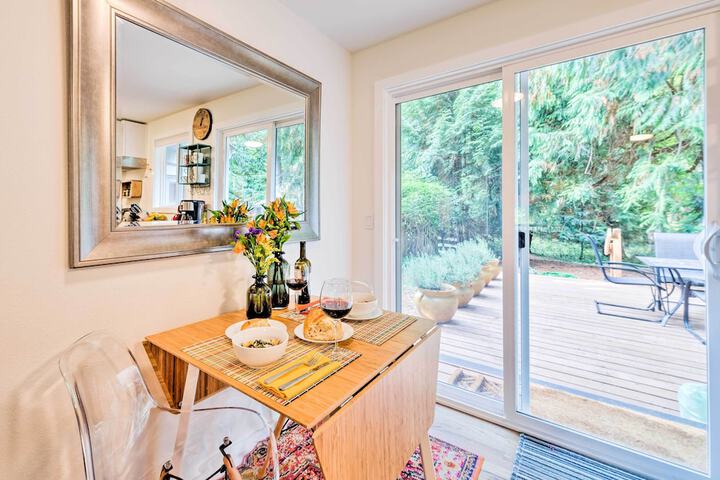 House w / Deck on Whidbey Island 1 Mi From Shore!