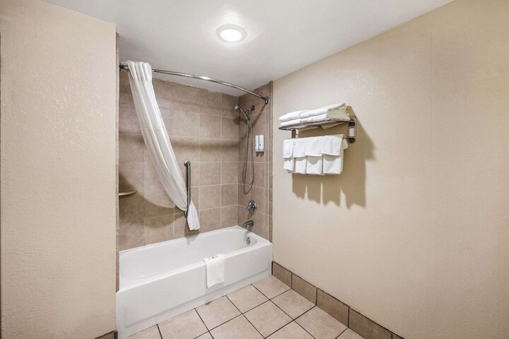 Room 14 of 38