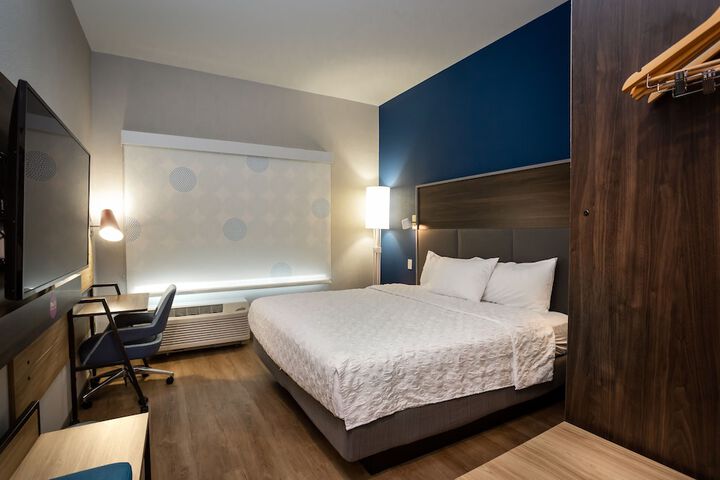 Room 17 of 27