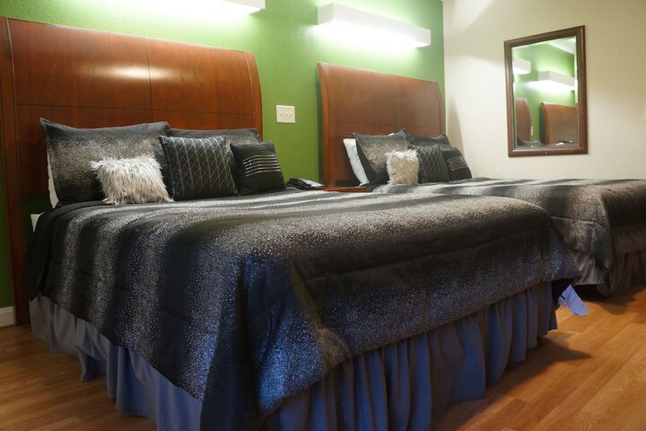 Room 35 of 71