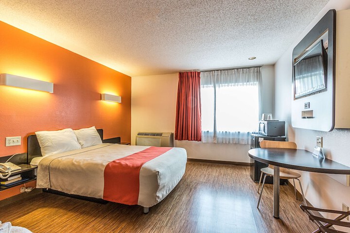 Room 17 of 42