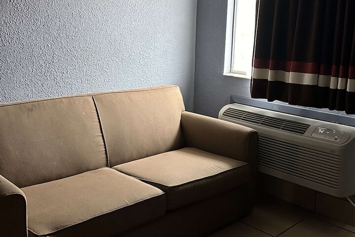 Room 32 of 54