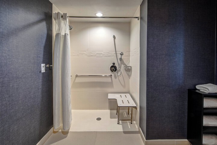 Room 35 of 60