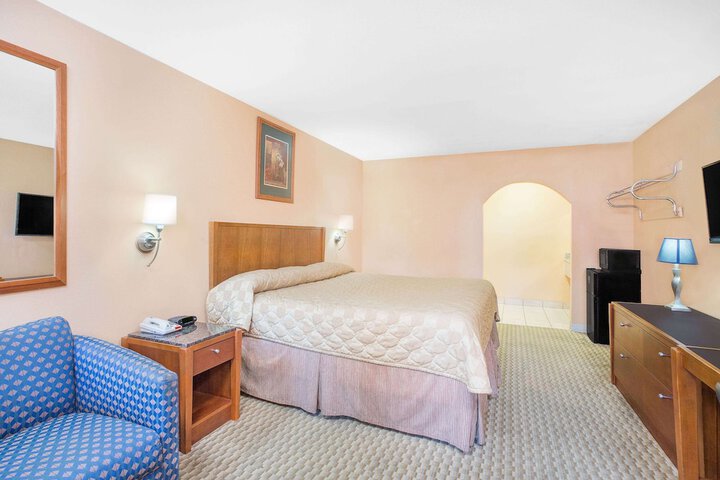 Room 4 of 14
