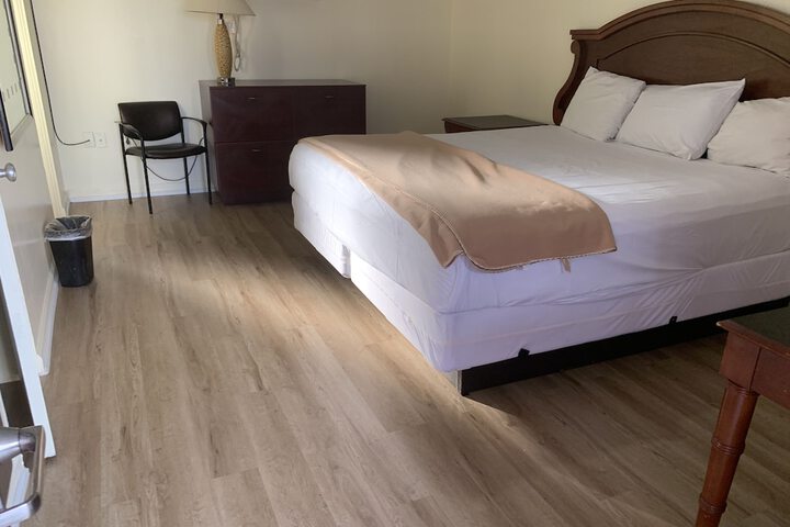Room 5 of 19