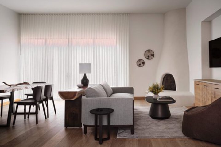 Suite 25 of 60