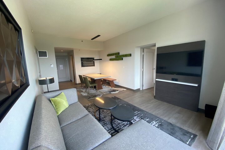 Room 32 of 103