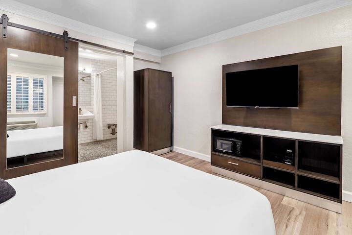 Room 8 of 29