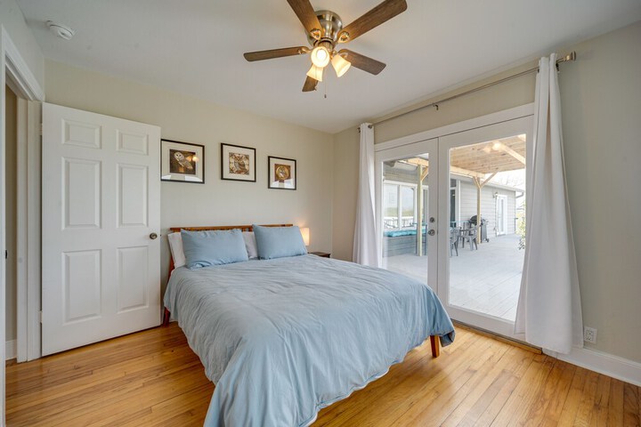 Pet-friendly Texas Retreat w / Deck & Gas Grill!
