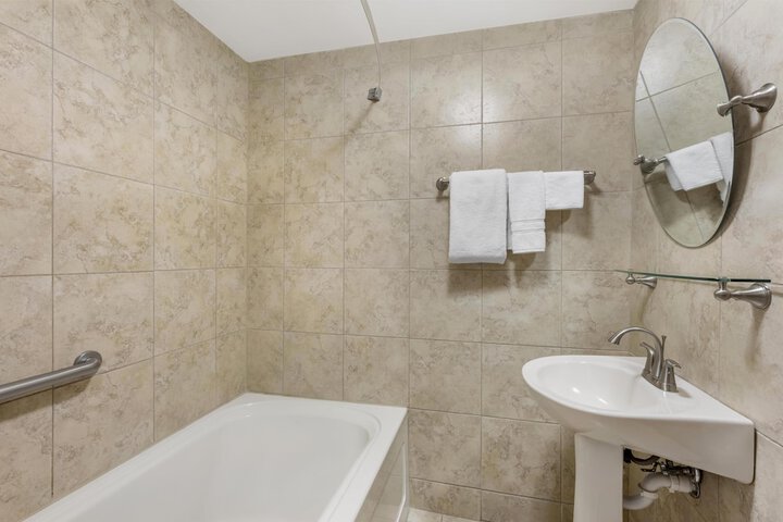 Best Western Plus Swiss Chalet Hotel & Suites