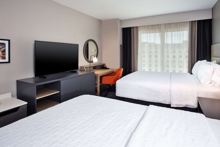 Hampton Inn & Suites Newark Airport Elizabeth