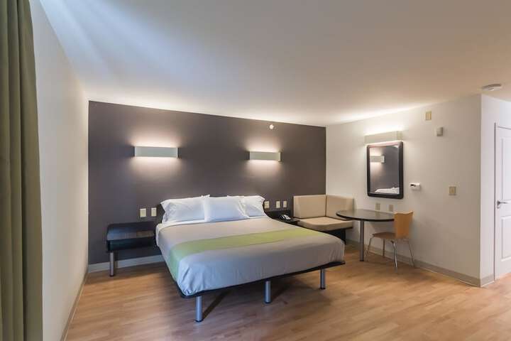 Room 28 of 32