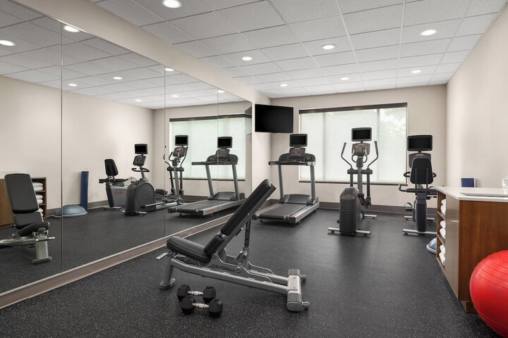 Holiday Inn Express & Suites Buford NE - Lake Lanier by IHG
