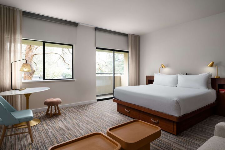 Flamingo Resort & Spa Santa Rosa Sonoma Tapestry by Hilton