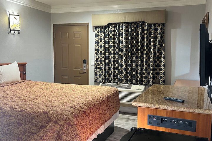 Room 12 of 14