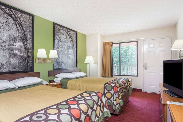 Room 8 of 14