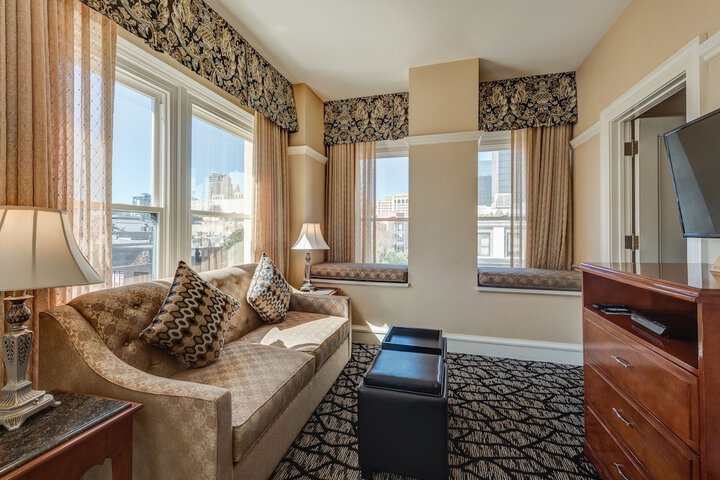 Room 52 of 82