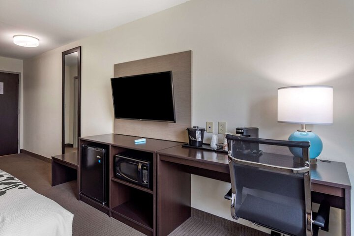 Room 13 of 32