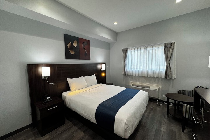 Room 33 of 59