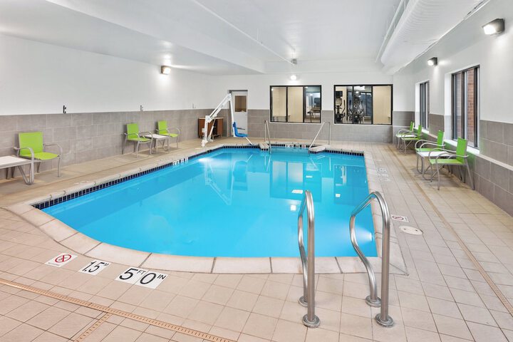 Holiday Inn Express & Suites Chicago West - OHare Arpt Area by IHG