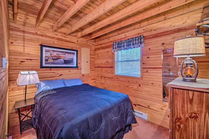 Quiet & Private Cabin 5 Mi to Dale Hollow Lake!