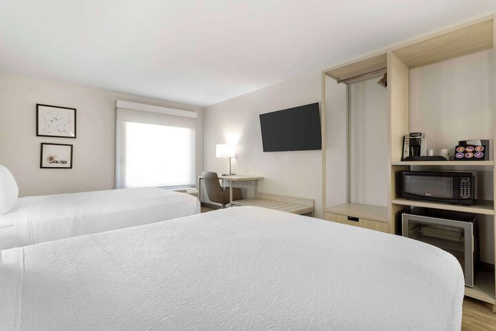 Best Western Plus Sugar Land / Stafford