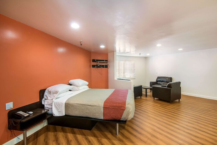 Room 16 of 27