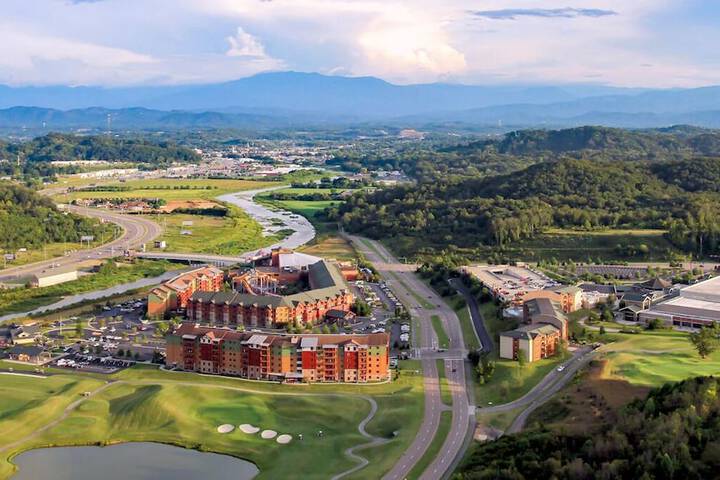 Wilderness at the Smokies – River Lodge Suites