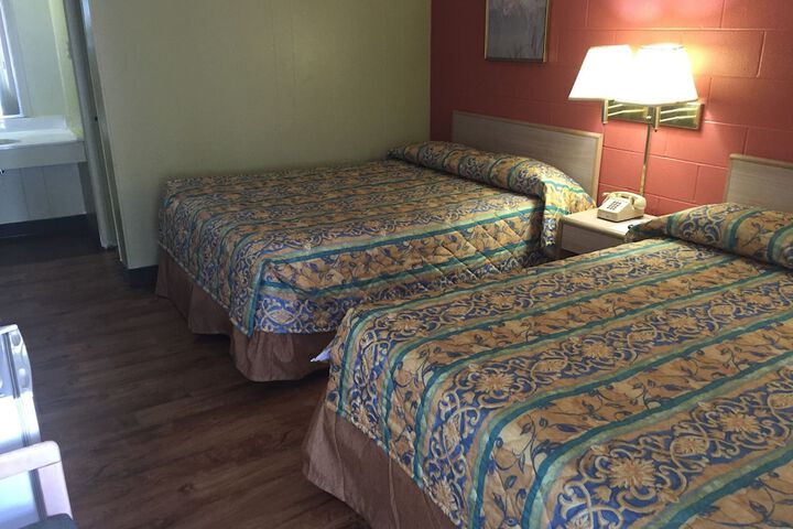 Room 8 of 38