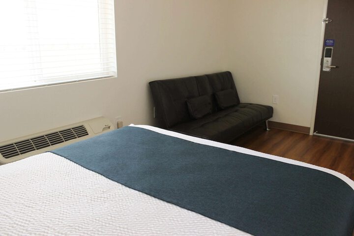 Room 27 of 29