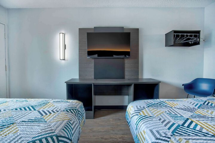 Room 25 of 25