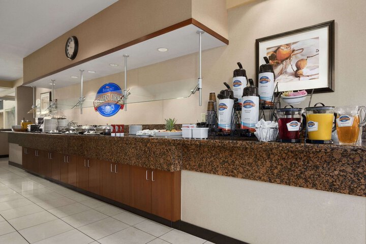 Breakfast/Coffee Service 29 of 34