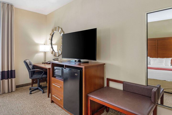 Room 33 of 104
