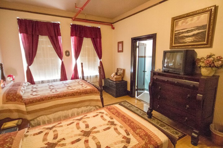 Room 53 of 77