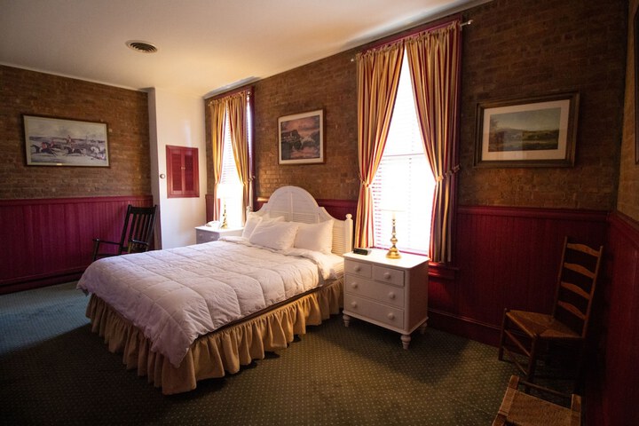 Beekman Arms and Delamater Inn