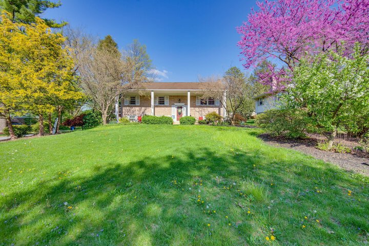 Charming Leola Home: 10 Mi to Downtown Lancaster!